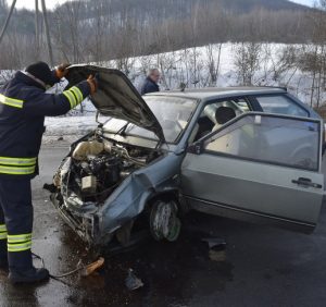 Біля Ужгорода в ДТП потрапило 5 автомобілів. Є постраждалі (ФОТО, ВІДЕО)