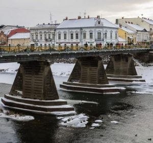 Пішохідний міст в Ужгороді знову став всесвітньо відомим завдяки Яношу Немешу