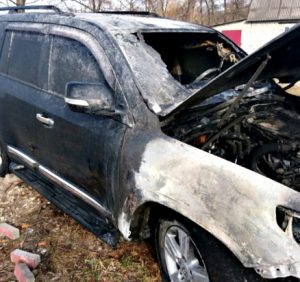 Тячівські вогнеборці рятували від знищення «Toyota Land Cruiser»