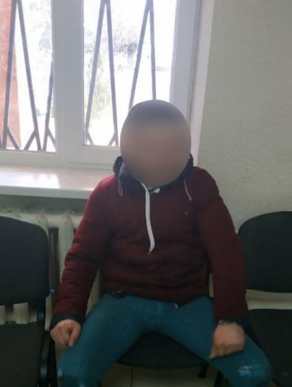 В Ужгороді неадекватний молодик влаштував погром і оголився перед перехожими