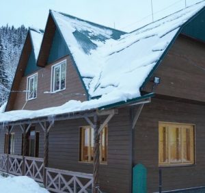 Брустурянські лісівники розказали місця ночівлі для заблукалих туристів