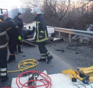 Рятувальники Закарпаття провели аварійно-рятувальні роботи на місці моторошної ДТП (фото)