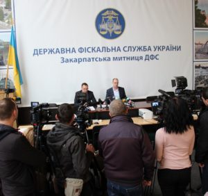 Майже мільярд гривень до бюджету: закінчився пільговий період розмитнення авто на Закарпатській митниці