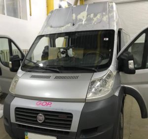 Мешканець Чернівців «подарував» закарпатським митникам «Fiat» через приховану контрабанду (фото)