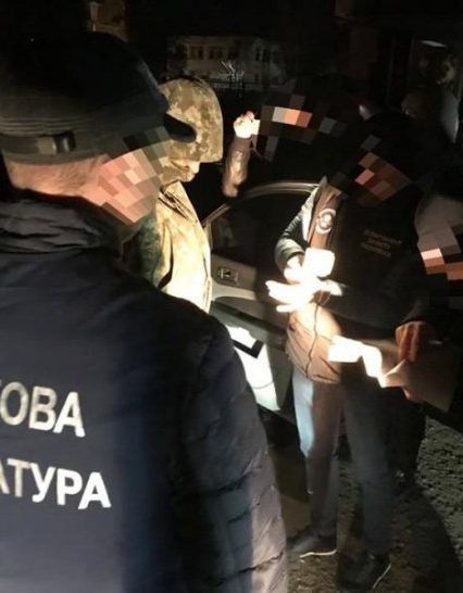 В Ужгороді затримали прикордонника на отриманні хабара