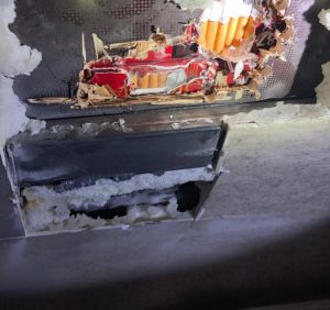 На кордоні з Угорщиною прикордонники затримали вантажівку з цигарками