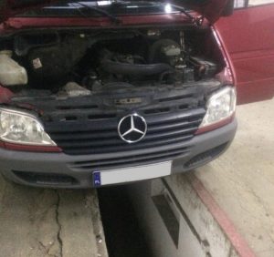 В «Mercedes» румуна виявили сховок з цигарками