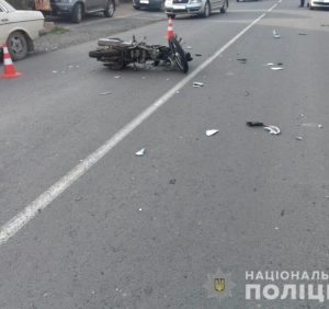 У Виноградові юнак на велосипеді призвів до ДТП з мотоциклом (ФОТО)
