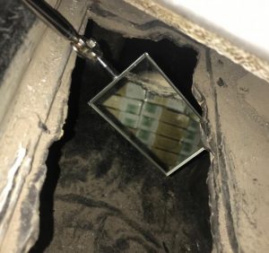 Тайник з цигарками виявили прикордонники під час перевірки мікроавтобуса (фото)