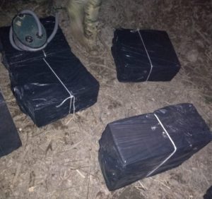 27 пакунків з контрабандним тютюном виявили прикордонники на Закарпатті