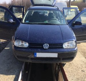Закарпатські митники виявили у паливному баку «Volkswagen» схованку з цигарками