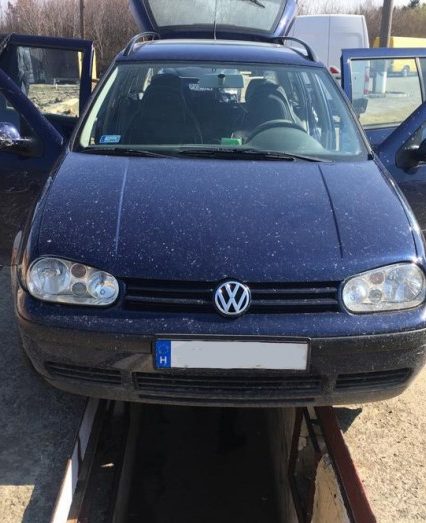 Закарпатські митники виявили у паливному баку «Volkswagen» схованку з цигарками