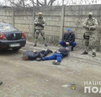 Закарпатські поліцейські припинили діяльність злочинної групи наркозбувачів