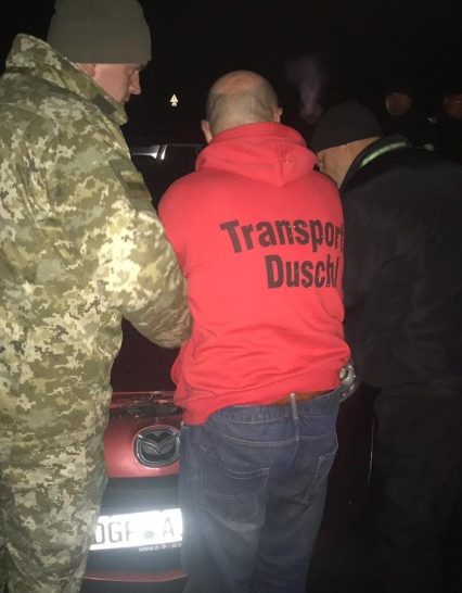 В Ужгороді прикордонники спільно з поліцією переслідували та затримали правопорушника-втікача (фото)