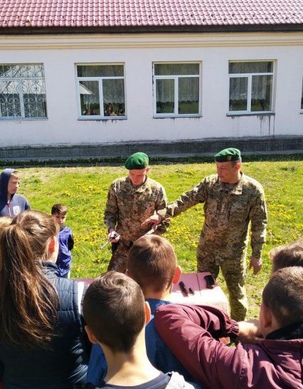 Прикордонники провели навчально-польові збори для старшокласників Закарпаття
