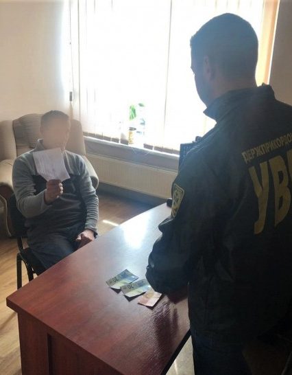 Проблему товариша-чеченця на українському кордоні росіянин спробував вирішити хабарем