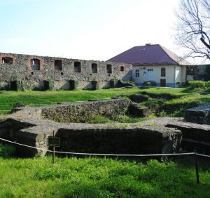 24 квітня в історії: укладення Ужгородської церковної унії та Міжнародний день солідарності молоді