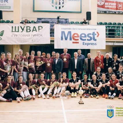 Гандбол: «Галичанка» та «Карпати» зіграли заключний матч й отримали медалі (відео)