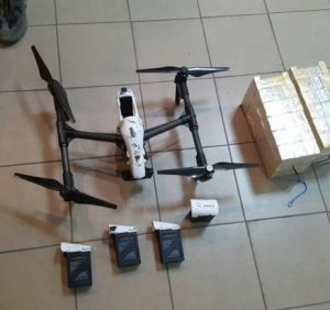 Неподалік Ужгорода прикордонники затримали безпілотник з контрабандними сигаретами (фото)