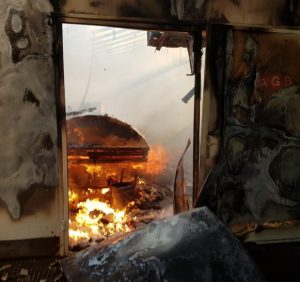 Свалявські рятувальники приборкували пожежу в меблевому цеху (фото)