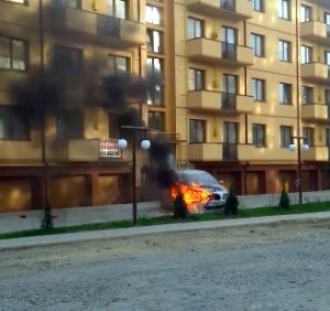 В Ужгороді згорів «арабський» BMW (відео)