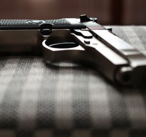 На Тячівщині судитимуть місцевого мешканця, який контрабандою спробував завезти до України бойовий пістолет