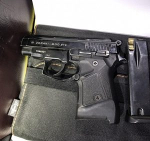 Громадянин Чехії намагався провезти в Україну газовий пістолет (фото)