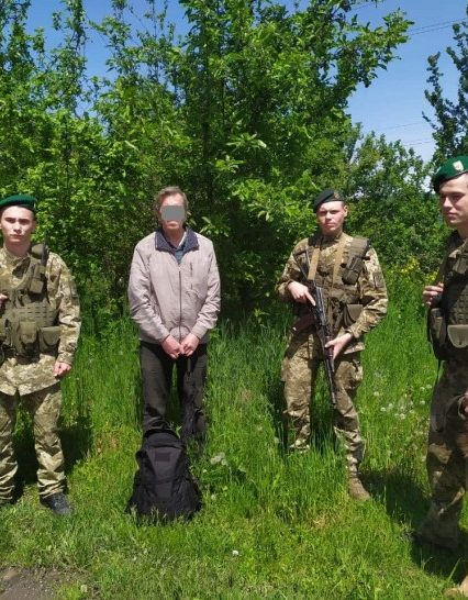 У Великому Березному затримали росіянина, який лісами пробирався за кордон