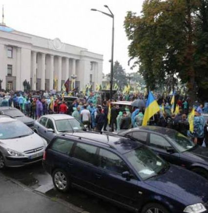 Власники євроавто пікетують Верховну Раду