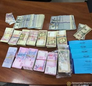 На Закарпатті прокуратура спільно з ДФС викрили конвертаційний центр з обігом понад 90 млн грн (ФОТО)