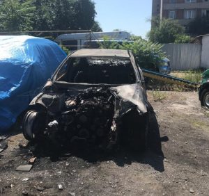 Ужгородська поліція встановлює обставини підпалу «Mercedes» в обласному центрі