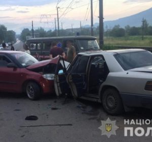 У Перечині п’яний водій на «SKODA» виїхав на зустрічну смугу і протаранив «Mercedes-Benz»