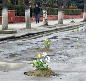 За пошкодження авто через поганий стан дороги відповідає балансоутримувач