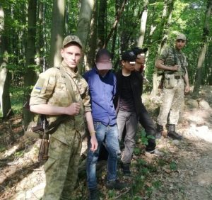 В Оноківцях  у 10 метрах до кордону затримали нелегалів з В’єтнаму