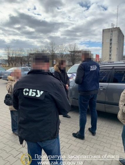На Закарпатті судитимуть митника, викритого при отриманні 1200 дол США неправомірної вигоди