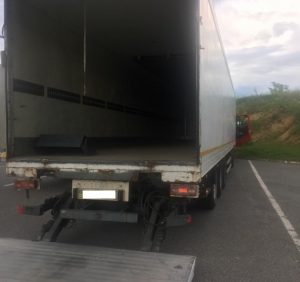 Вантажівку з «фальшивим» причепом затримали на українсько-словацькому кордоні