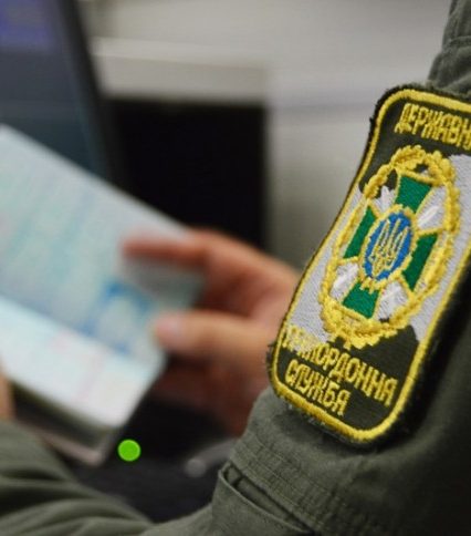 Українець повертався додому з ураженої коронавірусом Європи, а потрапить за ґрати