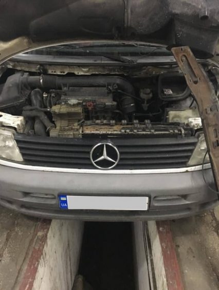 У сховку мікроавтобуса прикордонники виявили контрабандні сигарети