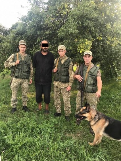 Двох правопорушників затримали прикордонники Чопського кордону
