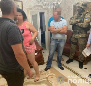 Закарпаття трусить – силовики арештовують фальсифікаторів виборів і «продавців» голосів (фото, відео)