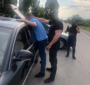 На Закарпатті затримано слідчого Берегівського відділення поліції, який вимагав 200 дол США хабара