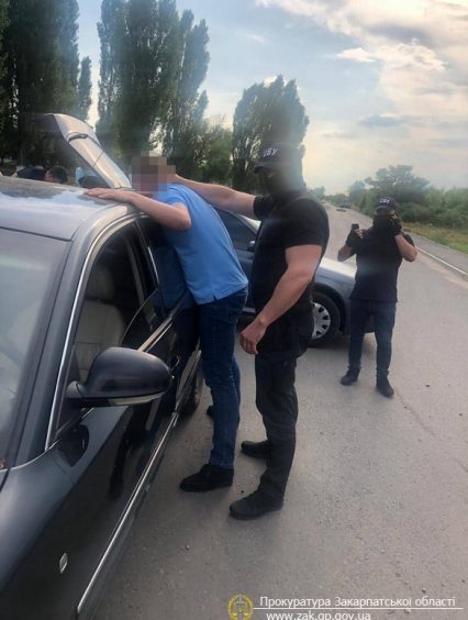 На Закарпатті затримано слідчого Берегівського відділення поліції, який вимагав 200 дол США хабара