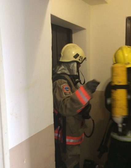 На пожежі в квартирі п’ятиповерхівки у Виноградові вогнеборці врятували чоловіка