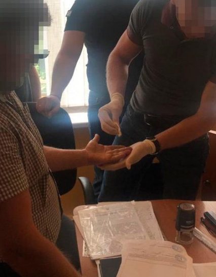 Чиновник Держпродспоживслужби “погорів” на хабарі