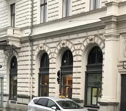 Депутат Закарпатської облради Андріїв вивозив кошти до Австрії, щоб купити дочці ресторан