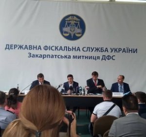 В Ужгороді Зеленський розпорядився звільнити начальників кількох митниць