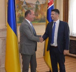 Керівник Закарпаття Ігор Бондаренко зустрівся з Генеральним консулом Чеської Республіки у Львові Павелом Пешеком