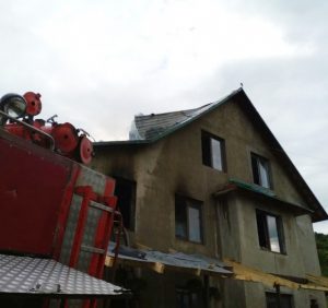 Хустські рятувальники ліквідували пожежу в житловому будинку