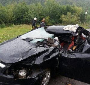 Воловецькі рятувальники провели аварійно-рятувальні роботи на місці трагічної ДТП (фото)