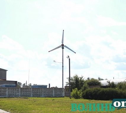 Механік з Луцька розробив вітрогенератор, що запускається при 5 метрів за секунду